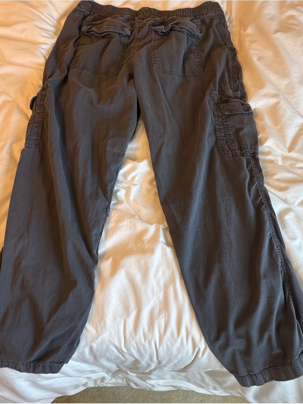 Hollister Women’s Charcoal Cargo Pants - Picture 4 of 4